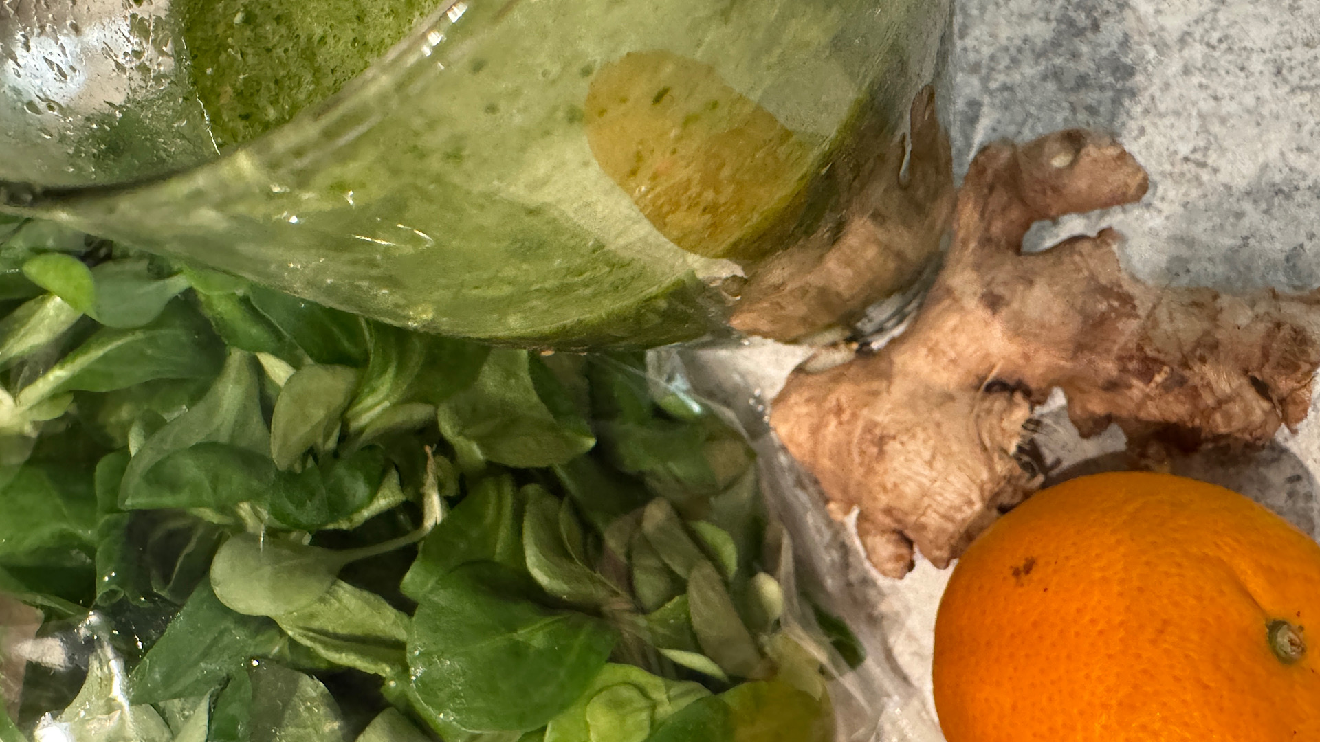 Futter für den Darm: Ingwer, Orange, Feldsalat, grüner Smoothie